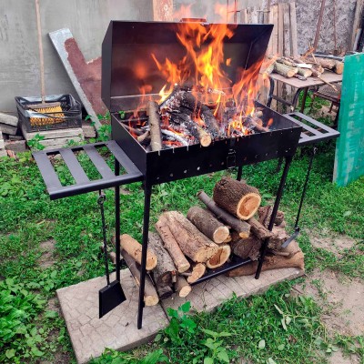 Мангал з кришкою на 12 шампурів 5мм для барбекю та шашликів. Металеві полиці, знімні ніжки, решітка-гриль, совок та кочерга
